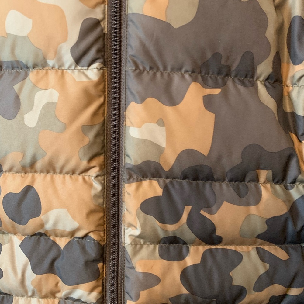 The North Face Camouflage Puffer Jacket in Beige, Olive, Gray with fur hood - Picture 3 of 7